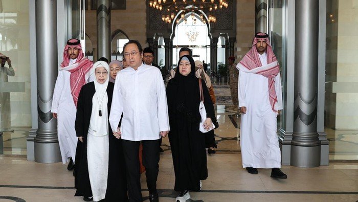 Megawati Bakal Tunaikan Umroh Usai dari Madinah, Doakan Indonesia - Update 1