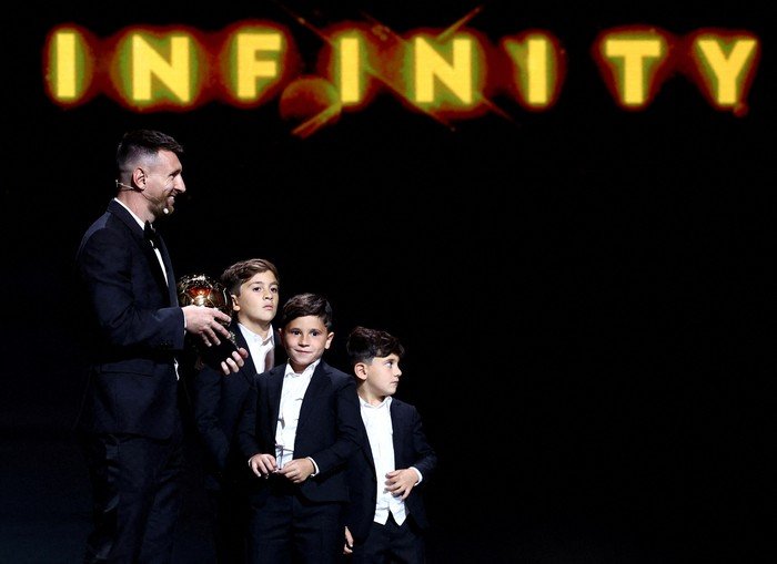 **Messi Dibuat Pusing Tiga Anaknya, Semua Mau Jadi Nomor 10: Kisah Anak-anak Sang Legenda**