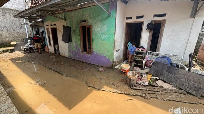 **Warga Babakan Madang Bogor Was-was saat Hujan, Takut Banjir Terjadi Lagi**
