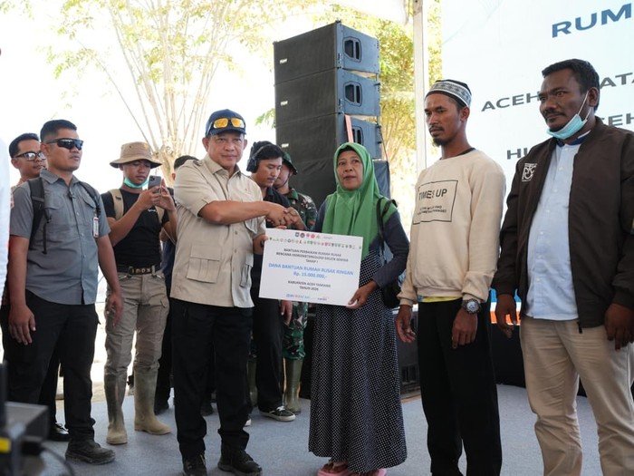 Pemerintah Serahkan Bantuan Perbaikan Rumah, Harapan Baru bagi Korban Bencana Sumatera