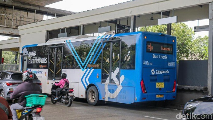 Perhatikan! Bahaya Dekat-dekat Bus Transjakarta, Ini Titik Buta yang Jarang Diketahui