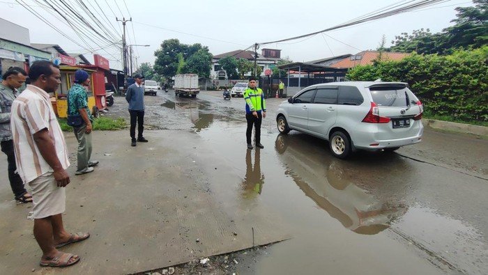 Jalan Berlubang di Tangerang, Penyebab Meninggalnya Siswi SMA Pemotor