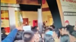 “Jewelery Fair di JCC Sempat Riuh, Pengunjung Berlomba Rebutan Beli Emas”