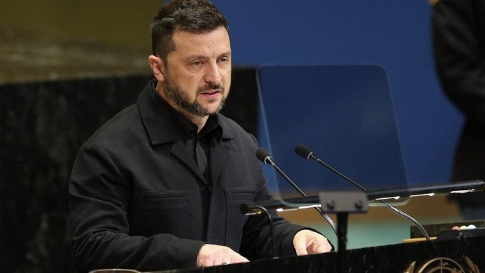 Zelensky Curhat AS Terlalu Sering Mendesak Ukraina, Bukan Rusia: Bicara Kejujuran atau Konfrontasi?