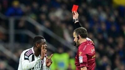 **Ramai-ramai Kecam Wasit yang Kartu Merah Kalulu usai ‘Colek’ Bastoni di Inter vs Juventus**