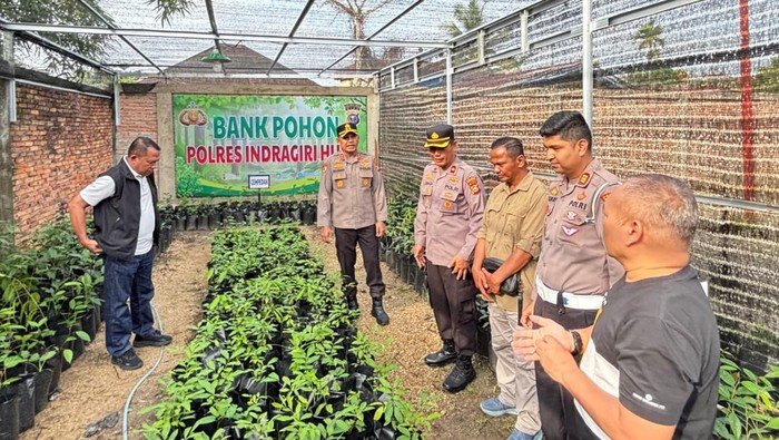 Polres Inhu Riau Dukung Green Policing dengan Bank Pohon Inovatif!