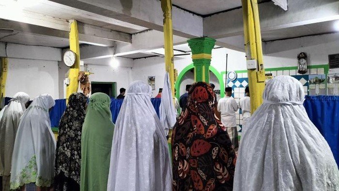 Jemaah Naqsabandiyah di Padang Salat Tarawih Pertama Malam Ini, Momentum Iman yang Mempesona
