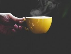 Dilema Minum Kopi Saat Puasa, Apakah Aman Sebagai Booster Energi?