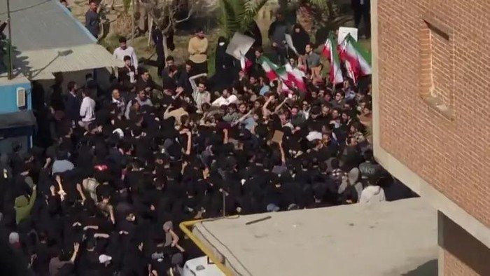 Iran Gelisah, Mahasiswa Turun ke Jalan Takut Serangan AS!