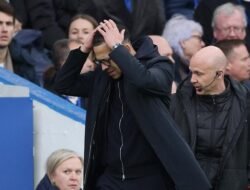 Chelsea Disebut Mundur Lima Langkah Bersama Rosenior, Krisis Tim Terjadi?