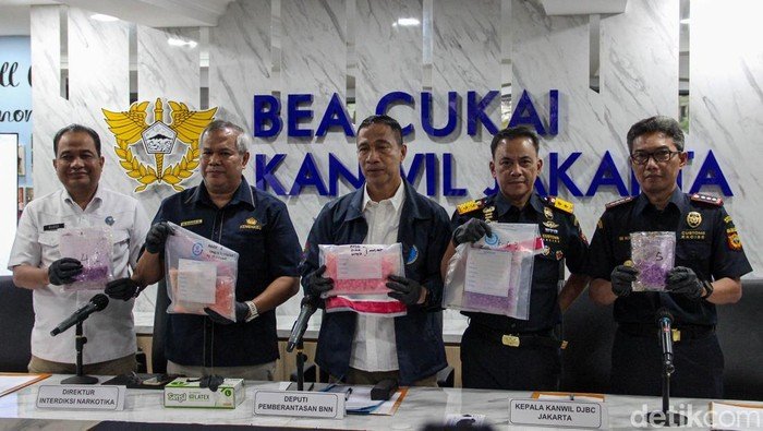 BNN Buru WN Nigeria Pengendali Ekstasi Diselundupkan Lewat Paket Gaun Nikah - Update 1
