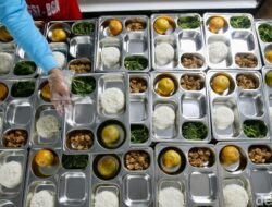 [BGN Sebut Insentif Rp 6 Juta Jadi Biaya Menu MBG Rp 15 Ribu, Ini Hitungannya yang Mengejutkan]