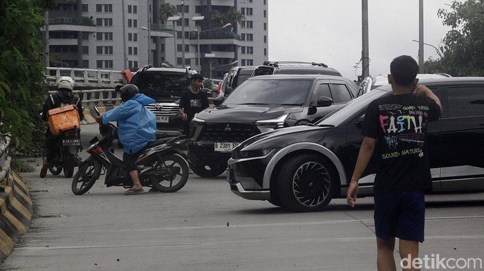2 Pak Ogah di Kolong Tol Proyek Flyover Grogol Diamankan, Diduga Pungli Paksa: Kebenaran di Balik Proyek Strategis
