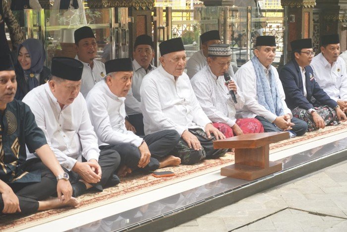 Safari Ramadan, NasDem Berziarah di Makam Pendiri NU: Solidaritas atau Strategi Politik?