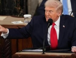 “Teriakan Legislators Muslim soal ICE: Trump Ngamuk di Medsos, Tren Kontroversi”