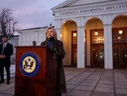 Hillary Clinton: “Tidak Kenal Epstein” Saat Ditekan Kongres AS