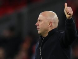 **Slot: Frimpong Bisa Main, Wirtz Masih Menepi, Liverpool Hadapi Tantangan di West Ham**