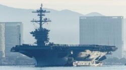 Iran Serang Kapal Induk AS Abraham Lincoln dengan Rudal Balistik, Menyebut Ayatollah Khamenei Tewas