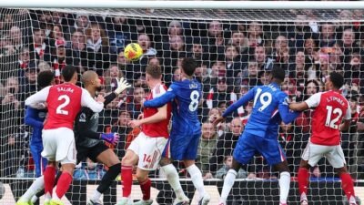 Arsenal Vs Chelsea: 2 Gol dari Corner, Pertandingan Seru di Babak I!