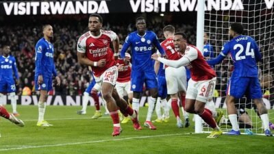 “Corner Chaos! Arsenal Sketak Menang 2-1 dihadapan Chelsea”