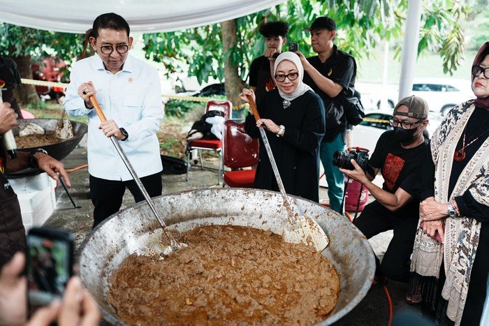 Kolaborasi Kemenbud, 17.000 Paket Rendang Disalurkan ke Sumatera: Wujud Solidaritas Budaya