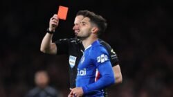 “Kartu Merah ‘Sahabat’ Chelsea: Krisis Identitas di tengah Gempuran Liga Premier”