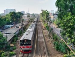 KRL Bogor-Jakarta Kota Terhambat, Penumpang Ambruk karena Masalah Rel di Stasiun Bogor-Cilebut