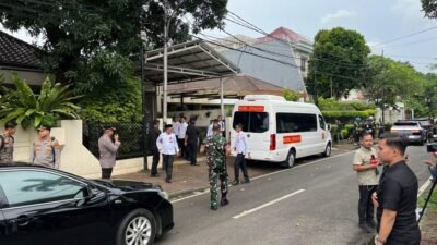 Jenazah Wapres ke-6 RI Try Sutrisno Tiba di Rumah Duka, Sejarah Menangis