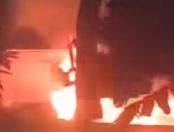 Mobil di Tol Jagorawi Terbakar Setelah Terbalik karena Upaya Nyalip yang Berujung Tragis