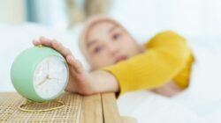 “Tidur Setelah Sahur? Ketahui Waktu Aman agar Tak Picu GERD!”