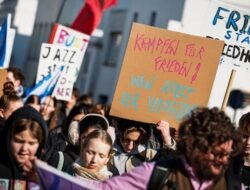 [2] “Tolak Wajib Militer, Pelajar Jerman Ancam Mogok Sekolah Secara Nasional”