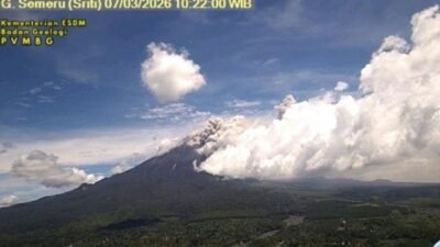 **Erupsi Gunung Semeru Hari Ini, Awan Panas Guguran Menerjang**