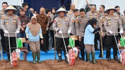 Wujudkan Swasembada Pangan, Polda Metro Tanam Jagung di Lahan 50 Ha Bekasi – Update 1