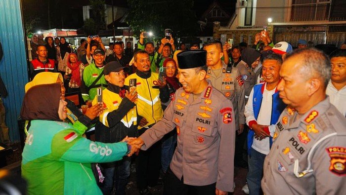 **Kapolri Listyo Sigit Gandeng Ojol Palembang, Serap Aspirasi di Kedai Ado Presisi**