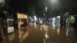 Banjir 60 Cm di Bintaro, Jaksel, Rendam Jalan dan Rumah Warga!