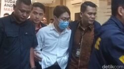 “Di Balik Richard Lee yang Pilih Live TikTok Berujung Dicokok: Kisah Tragis dari Ambisi Viral”