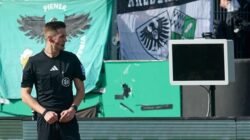 **Aksi Konyol Suporter di Liga Jerman: VAR Mati, Wasit Kebingungan dalam Laga Muenster vs Berlin**