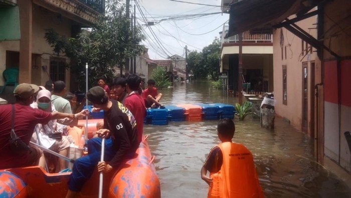 Banjir 5 Meter Menerjang Perumahan Periuk, Warga Tangerang Terancam
