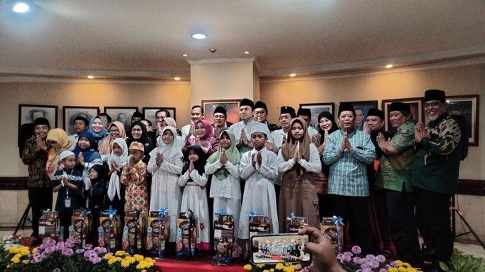 Buka Puasa Bersama Anak Yatim, DPRD Surabaya Kenang Adi Sutarwijono