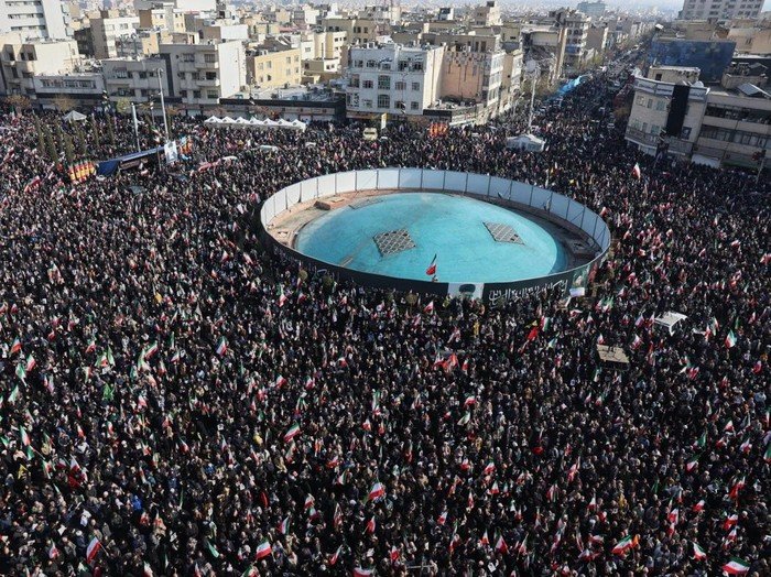 Solidariitas Masyarakat Iran: Ribuan Orang Bersumpah Setia pada Mojtaba Khamenei