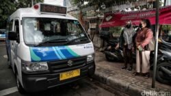“Mikrotrans Kecelakaan hingga Terbalik di Jaksel: Penumpang ‘Memanjat’ Keluar, Kebamanan Publik Ditabrak”