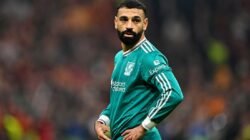 “Mo Salah: Kambing Hitam di tengah Krisis Liverpool, Van Dijk Berani Ambil Posisi”