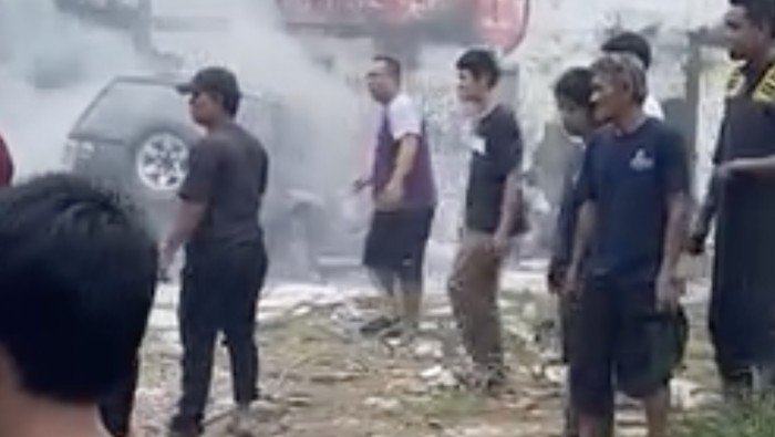 Duh! Mobil Terbakar Gara-gara Bocil Bakar Kertas: Kebakaran SUV di Jalan Bangka 9