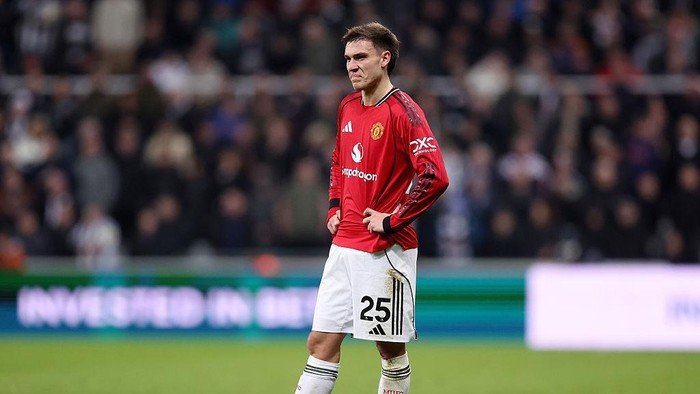 **Ugarte Bertekad Tampil di Piala Dunia 2026, Meski Bisa Gagal di MU**