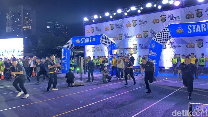 **Wakapolda Metro Jaya Berlari Bareng di 'Night Run Jaga Jakarta', Ini Pesanannya!**