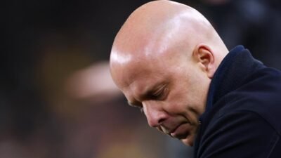 **Arne Slot Berkilah: Liverpool Masih di Liga Champions & Piala FA!**