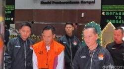 Bupati Cilacap Ditahan KPK, Pakai Rompi Oranye-Diborgol: Penampakan Mengejutkan!