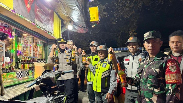 Polisi Gagalkan Peredaran Miras di Puncak Bogor, Sita Ratusan Botol saat Patroli Ramadan