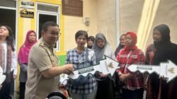 **Pramono Serahkan 26 Rumah Hasil Bedah, Target 663 Unit di Tahun Ini**