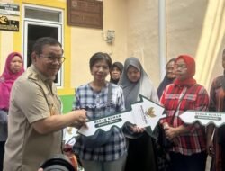 **Pramono Serahkan 26 Rumah Hasil Bedah, Target 663 Unit di Tahun Ini**